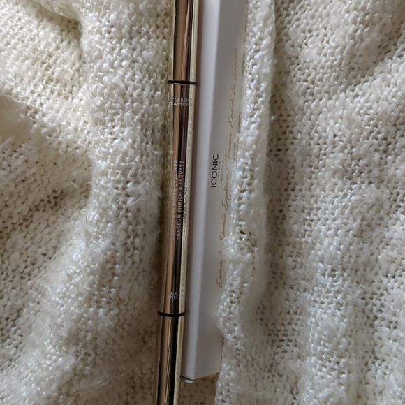 ICONIC London Enrich & Elevate Eyeliner in Black, 0.8ml/0.026fl oz - Picture 9 of 10